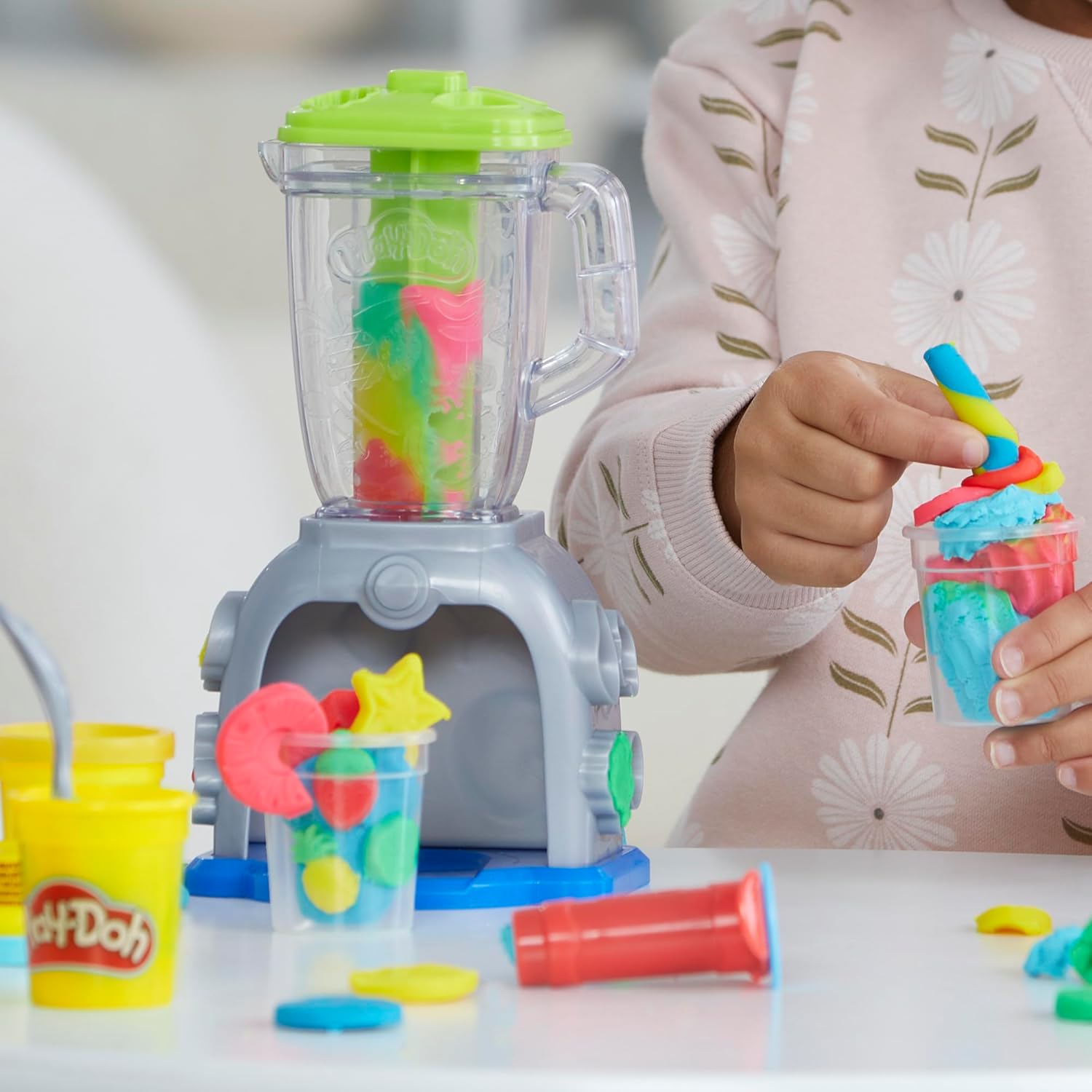 Play Doh Swirlin' Smoothies Toy Blender Playset, Play Kitchen Appliances, Kids Arts and Crafts Toys for 3 Year Old Girls and Boys and Up